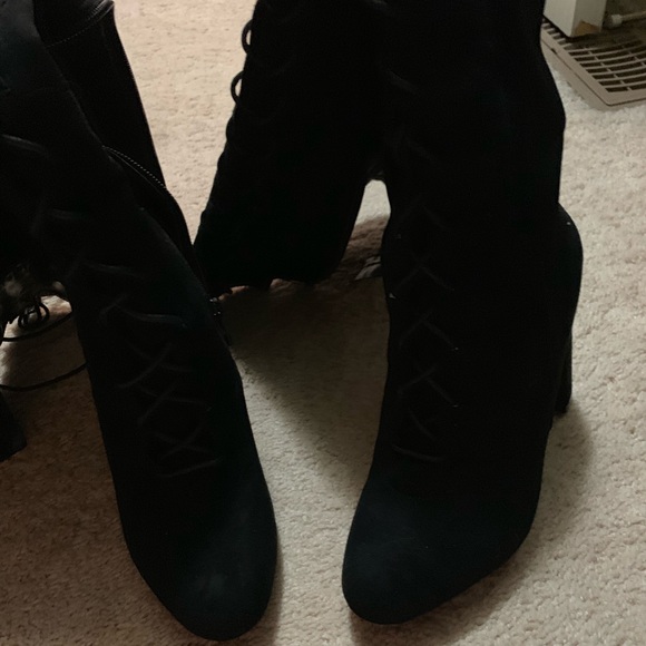 Thigh high tie up boots - Picture 5 of 7